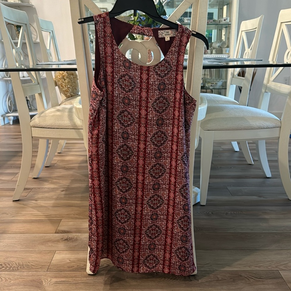 Sleeveless, lined, red pattern dress
